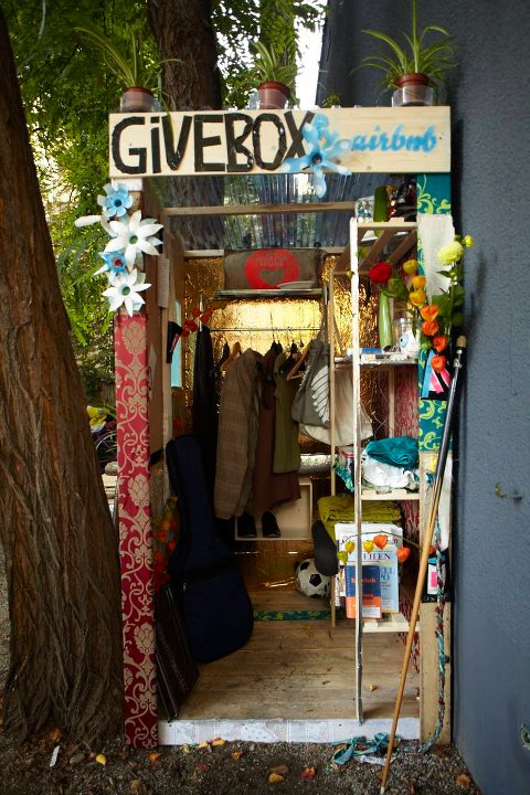 Une GiveBox? ...ou cabane à dons!! Gb610