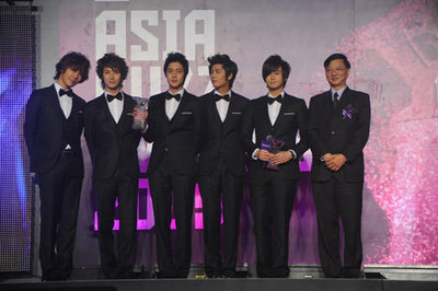 「SS501ヒョンジュン三冠＝Asia Buzz Awards」 Middle10
