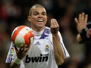 [ESP] Real Madrid - Page 14 Pepe_10