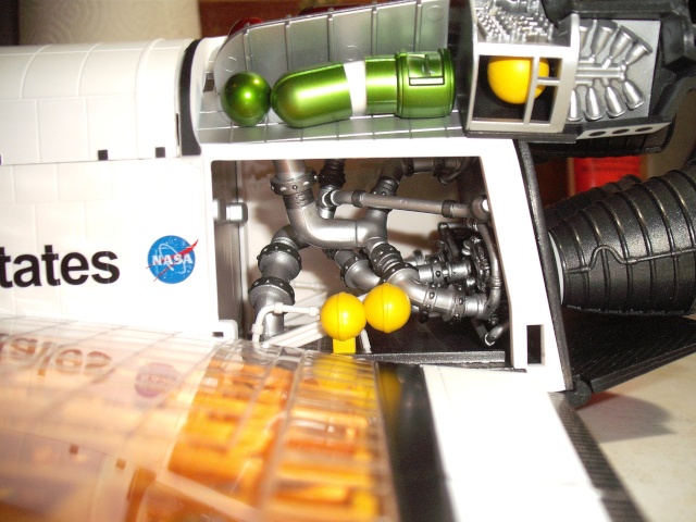 Space-Shuttle Cutaway Snap-Kit in 1:72. Der Zusammenbau. Dscf3622