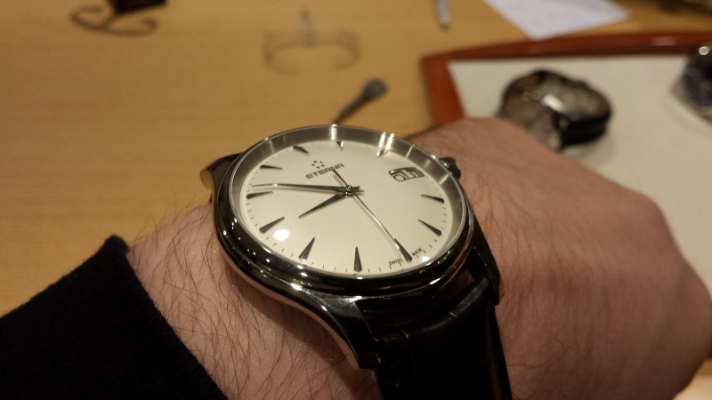 Montre cadran blanc, fonction date 20151126