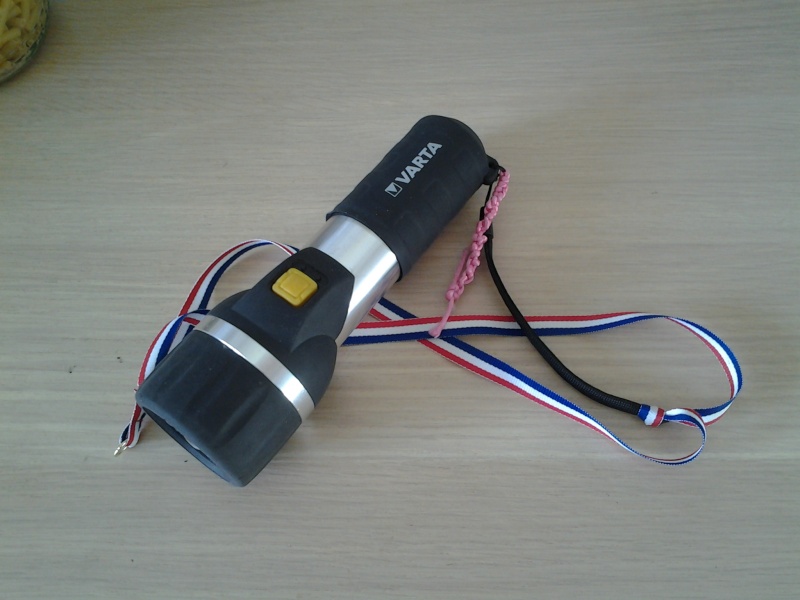 Test lampe de poche VARTA ave 2 piles LR20 20160110