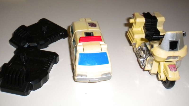 Vendo Transformers G1 First aid (sirena) e Groove (chips) + piedi Defens11