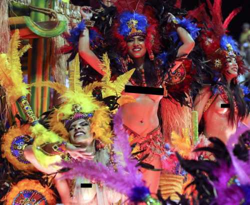 Karnavalet në Rio, ngrihet skena, parada tradicionale në rrugë 10426011
