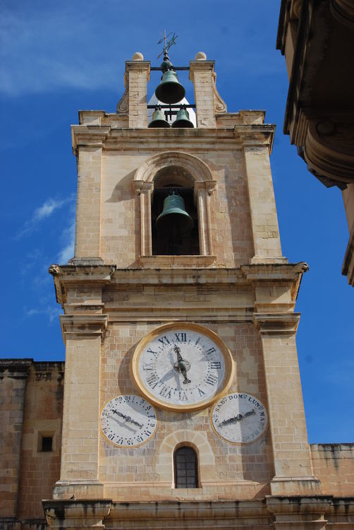 Reçu un beau diapo....Les horloges et pendules des rues..... - Page 5 Horl_c10