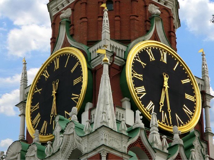 Reçu un beau diapo....Les horloges et pendules des rues..... - Page 12 Kremli10