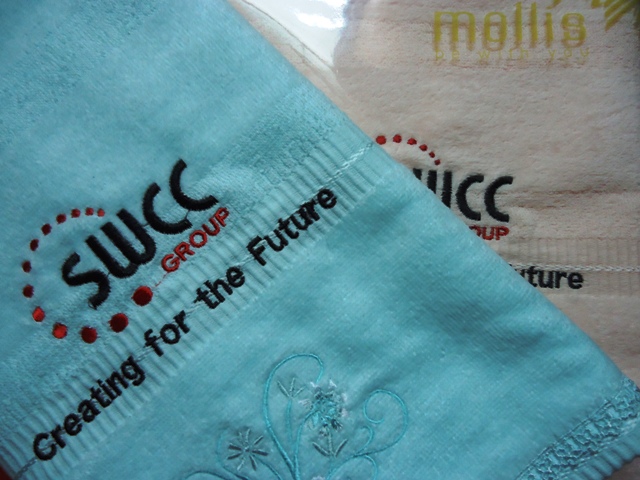 Khăn thêu theo yêu cầu (Embroidered Towels as gifts)  Bm30em10