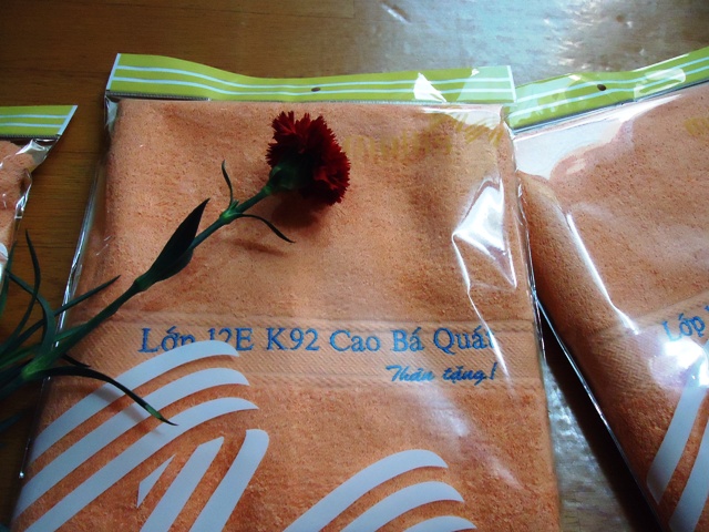 Khăn thêu theo yêu cầu (Embroidered Towels as gifts)  Dsc00210
