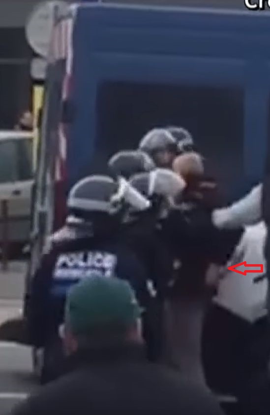 le général Piquemal sort du silence en venant à Calais malgré l’interdiction de la manifestation - arrestation du général Piquemal - Page 5 Gal-pi10