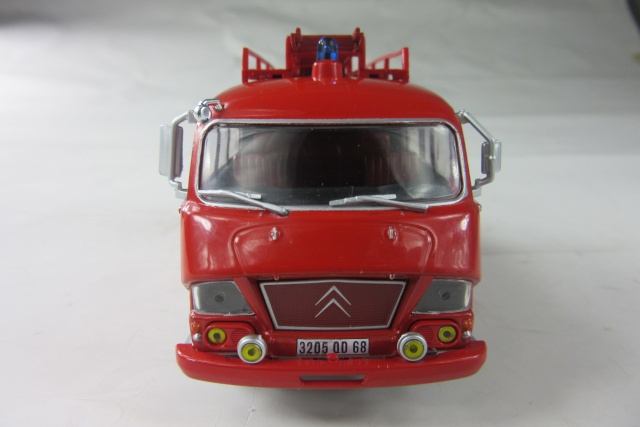 "Camions et véhicules de Sapeurs Pompiers au 1/43" par HACHETTE Collections - 2011  Img_1517
