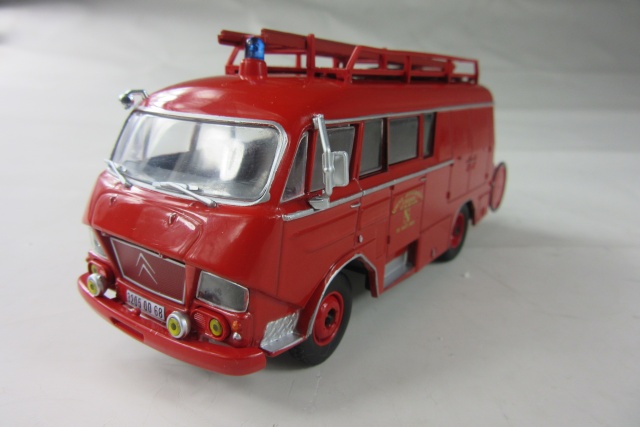 "Camions et véhicules de Sapeurs Pompiers au 1/43" par HACHETTE Collections - 2011  Img_1518