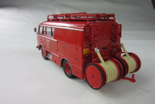 "Camions et véhicules de Sapeurs Pompiers au 1/43" par HACHETTE Collections - 2011  Img_1520