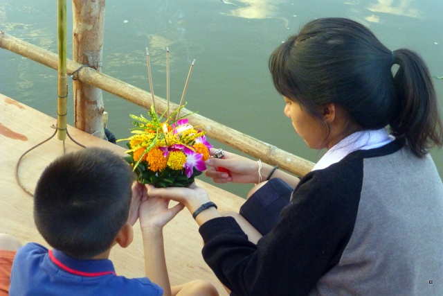 Fête du Loy Kratong, ou la fête des lumières P1110015