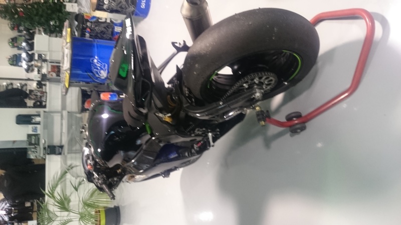 Mon nouveau jouet ........ Zx10r_12