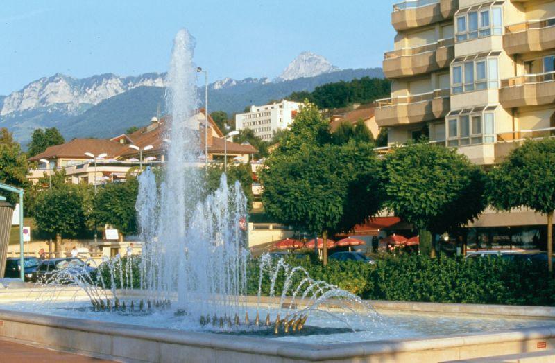 Par ordre alphabétique, des villes et des villages . - Page 39 Evian-10