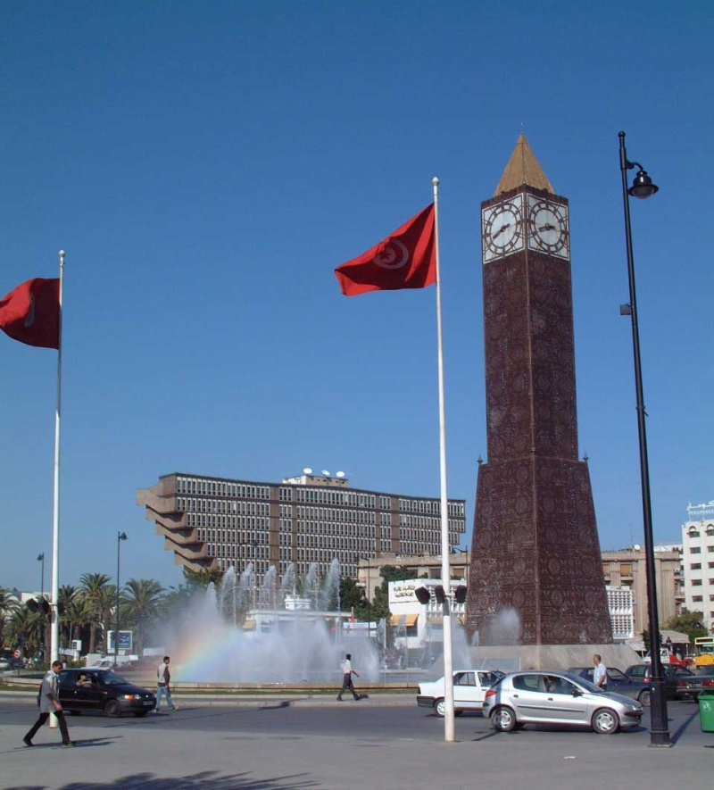 Reçu un beau diapo....Les horloges et pendules des rues..... - Page 14 Tunis_10