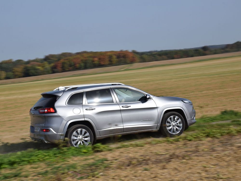 Essai auto du week-end Jeep Cherokee: un 4x4 sympa mais rustaud Cover-10