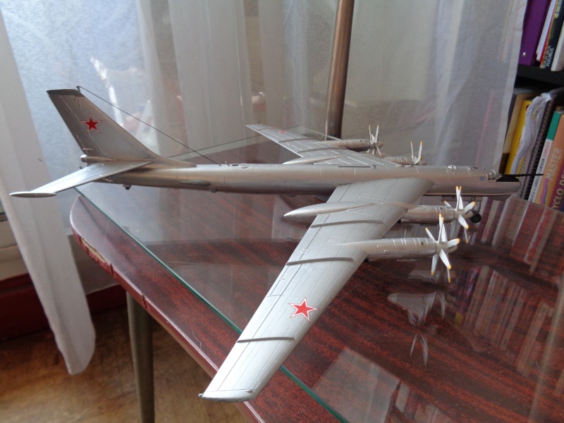 [Revell] Tupolev Tu-95 Bear D 1/144 Dsc00121