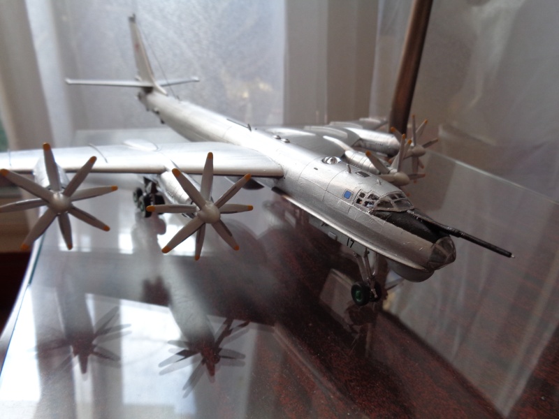 [Revell] Tupolev Tu-95 Bear D 1/144 Dsc00124