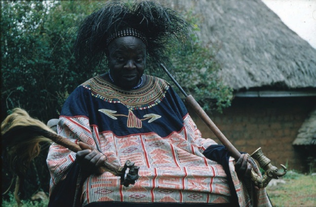 Bamum people, Fly Whisk, Emblem of Power and Symbol for Authority and Dignity, Cameroun 11-ae310