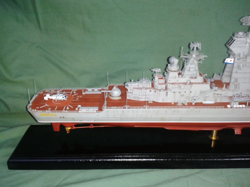 Admiral Lazarev Trumpeter 1/350 & SSN class Alfa Dragon 1/350 par horos 20160115