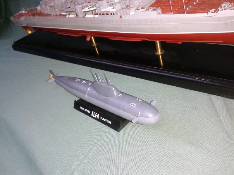 Croiseur Admiral Lazarev (Trumpeter 1/350°) & SSN class Alfa (Dragon 1/350°) de horos 20160129