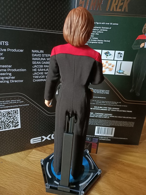 Exo-6 : Star Trek Voyager - Captain Kathryn Janeway 1/6 Scale Sam_st38