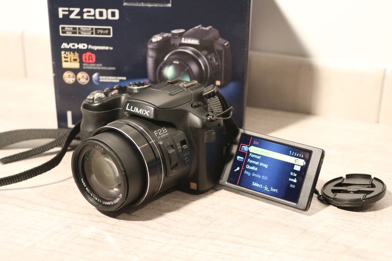 [VDS] FZ200 avec 1 batterie suppl., 2 filtres, DMW-LA7 Img_0816