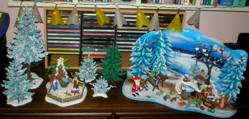 Weihnachtswelt mit PLAYMOBIL-Figuren und -Zubehör 003a_210