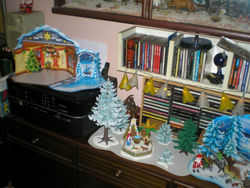 Weihnachtswelt mit PLAYMOBIL-Figuren und -Zubehör 003b3_10