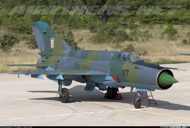 MiG-21 UM Mongol B [Trumpeter 1/48]...  - Page 2 Croati10