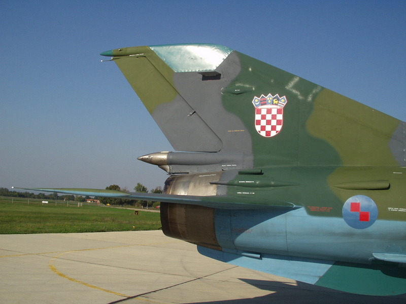 MiG-21 UM Mongol B [Trumpeter 1/48]...  - Page 2 Croati13