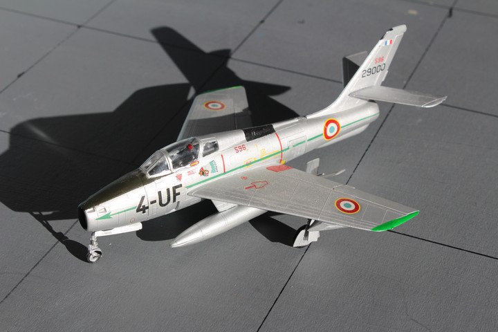 [REVELL-ITALERI] 1/48 - REPUBLIC F-84F THUNDERSTREAK - ARMEE DE L'AIR - LAFAYETTE  Republ11