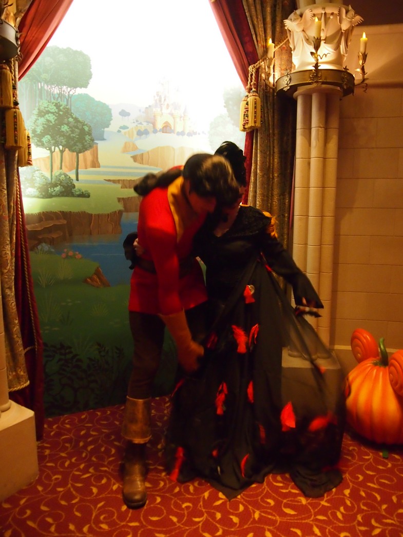 Halloween 2015 Once Upon A Time débarque à Disneyland ! - Page 2 1910
