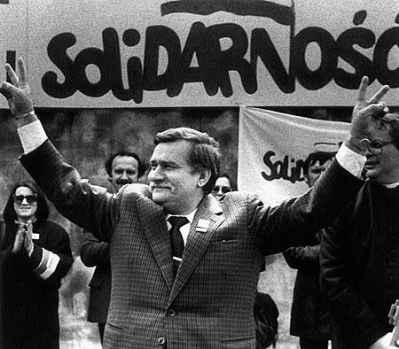 Bonjour -Bonsoir du mois d'Aout - Page 7 Walesa10
