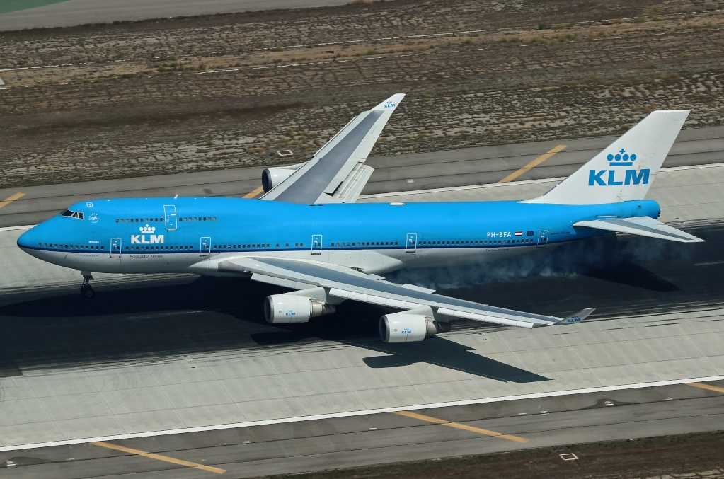 LAX 24.08.2015 - Air to Air Ph-bfa10
