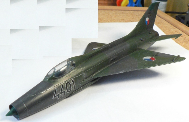 [Revell/Bilek] Mig-21 F-13 Fishbed C - Page 2 8-210