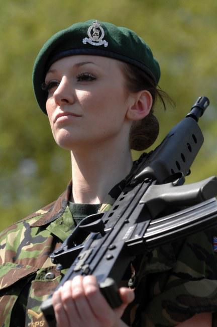 Le personnel militaire féminin de la British Army . Hodge-10