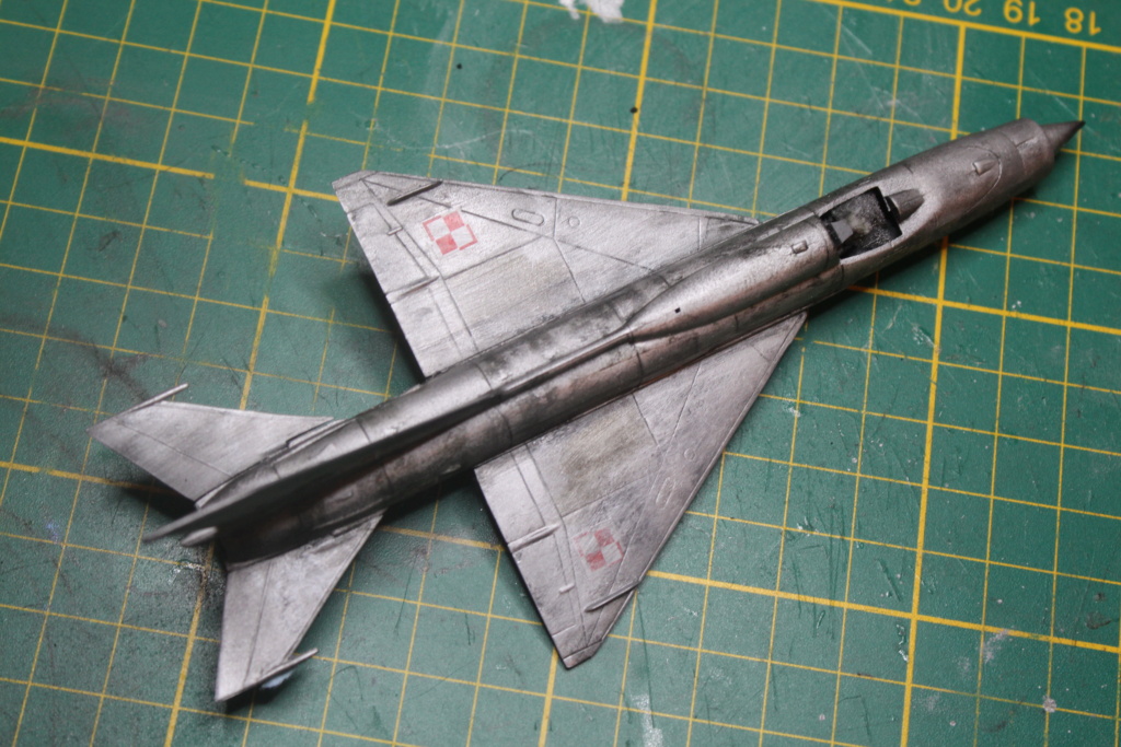 [Tamiya] 1/100 - Mikoyan-Gourevitch Mig-21 Fishbed (Polish Air Force musée)  - Page 2 Img_0207