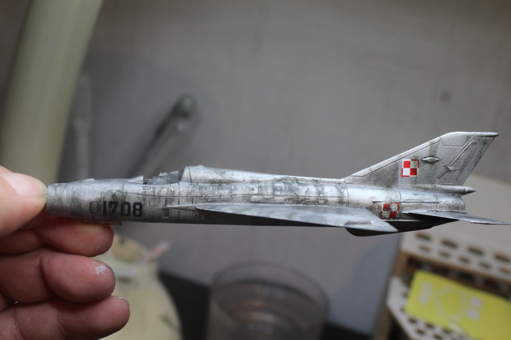 [Tamiya] 1/100 - Mikoyan-Gourevitch Mig-21 Fishbed (Polish Air Force musée)  - Page 2 Img_0208