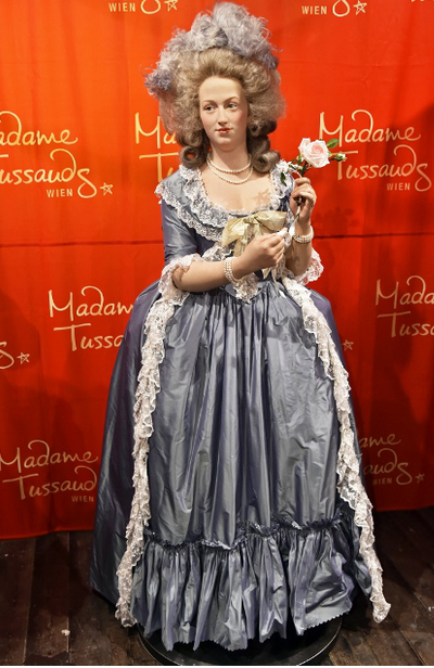 Marie Antoinette, chez Madame Tussaud - Page 2 Waxtus10