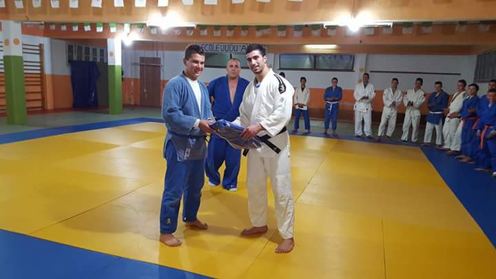 Bachiri Micipssa honoré par son club de judo , La JMCAokas, pour ses belles performances dans les différentes compétitions Bachir10