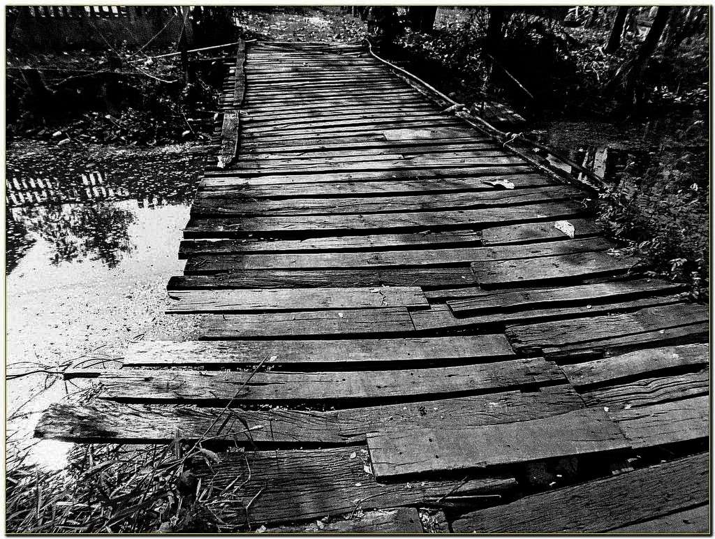 Un pont de bois a Nong_Han 1010