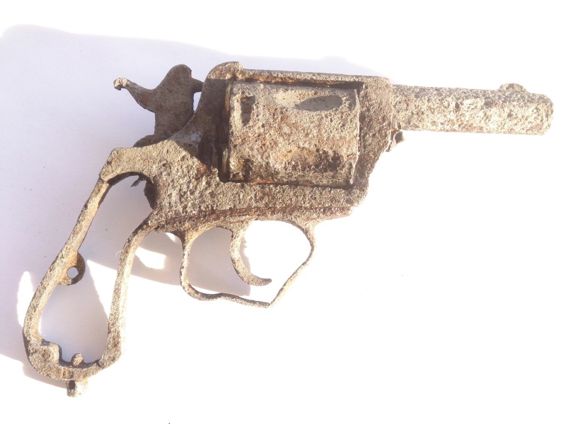 2 pistolets de fouilles : 1 Lefaucheux 12 mm  et ??? Dsc_2012