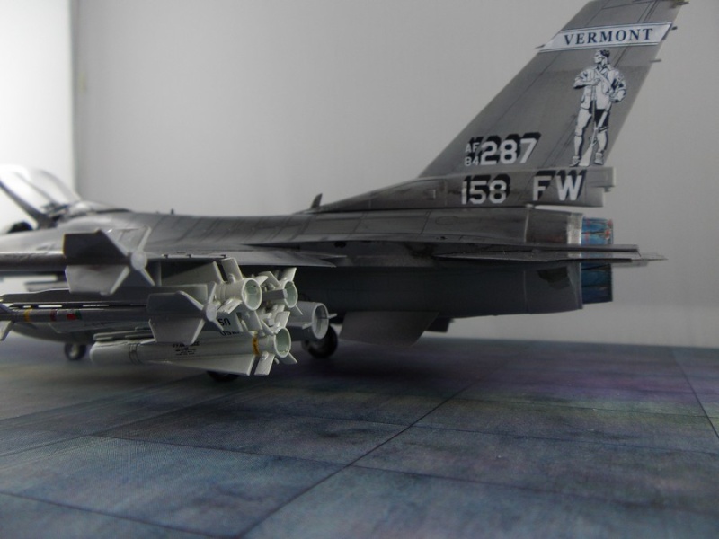 F-16 C FIGHTING FALCON 1/48 - Page 3 722