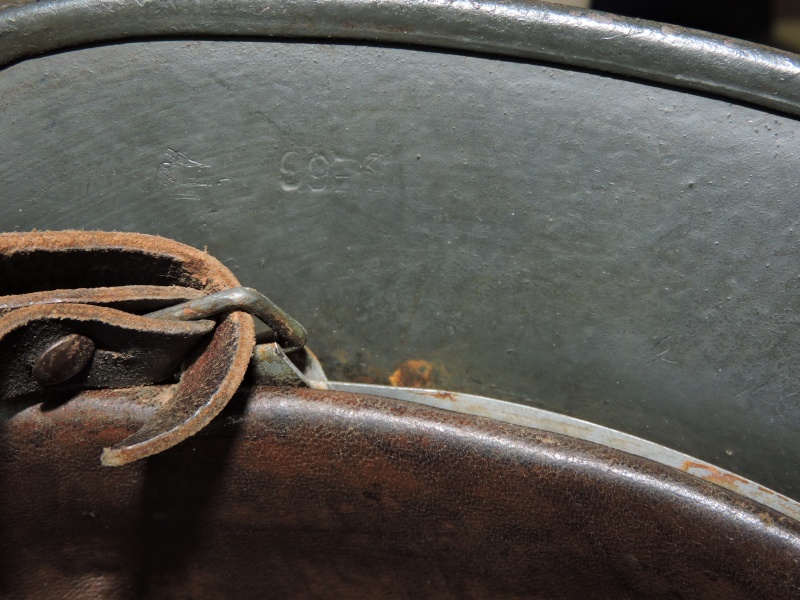 MERCI DE VOTRE AIDE POUR CE CASQUE ALLEMAND SS Dscn6047