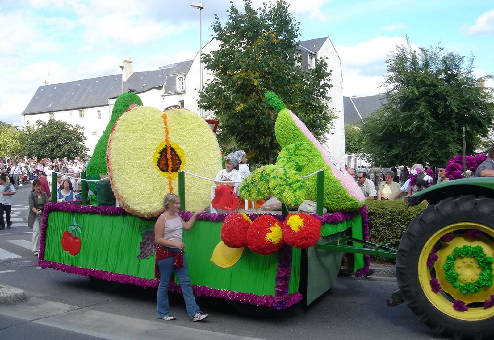 Corsos fleuris, défilés, cavalcades, chars et tracteurs décorés Comice18