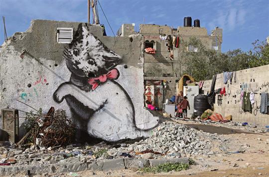 لوحات "بانكسي" في فلسطين قد تصبح موروثا وطنيا فلسطينيا Cfd04510
