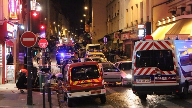 PARIS UNDER SIEGE AS OPEN BORDERS ALLOWS ISLAMIC EXTREMISTS TO MURDER 160+ DISARMED CITIZENS Paris-11