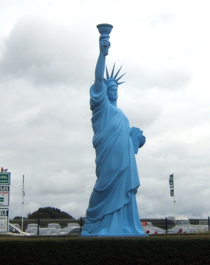 Statue de la Liberté = les répliques découvertes grâce à Google Earth - Page 6 52882910